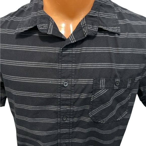 Tony Hawk Shirt Mens Extra Large Short Sleeve Button Black & White Striped Shirt - Picture 2 of 10